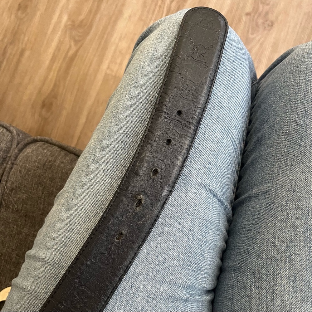 Gucci Black Leather Belt 90 with Iconic GG Emblem - Picture 7 of 8